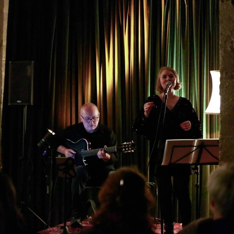 Alexia Knezovic - Artiste musique jazz - Festivals et duo chant-guitare - Roestigarten
